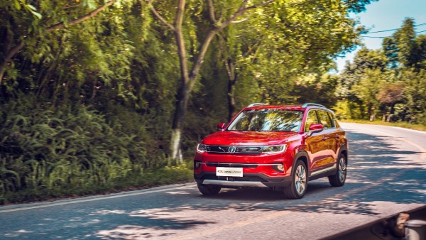 长安全新CS35Plus，主打会社交的都市小型SUV