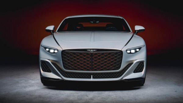 2022圆石滩车展：宾利Mulliner Batur
