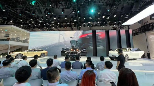2022成都车展：中大型SUV远航H9发布