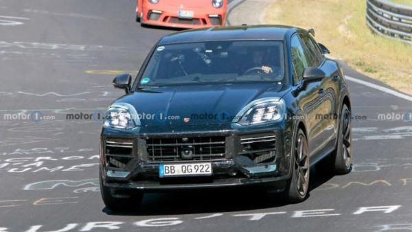 年底亮相 曝新款Cayenne Turbo GT谍照