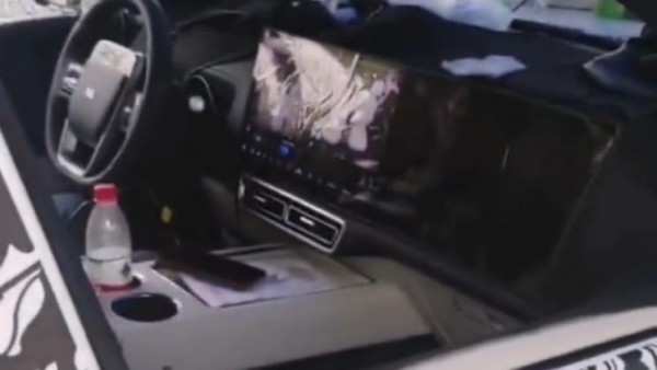 与L9设计基本一致 理想L8内饰谍照曝光