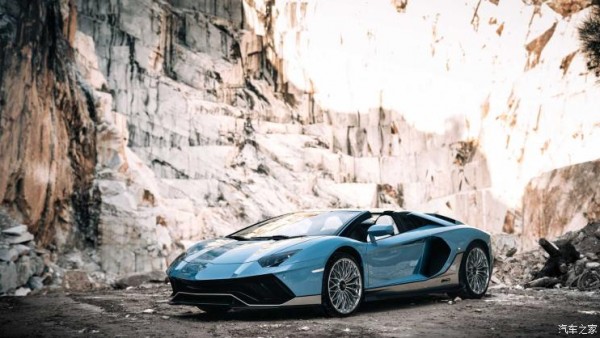 Aventador Ultimae Roadster定制版官图