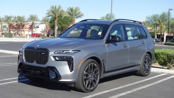 还是熟悉的V8 新款宝马X7 M60i实车首发