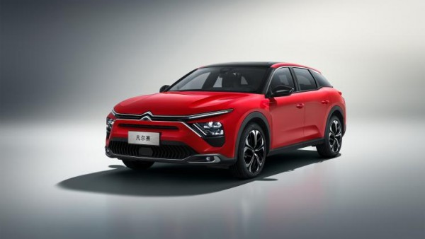 中国红 凡尔赛C5 X新增内外饰颜色可选