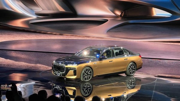 2023上海车展：全新宝马i7 M70L首发