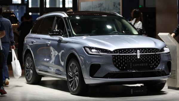 上海车展的两大热门豪华SUV，全新林肯冒险家为什么比宝马X1更值得？