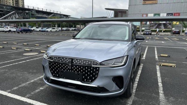 30万想买豪华SUV，奥迪Q3与全新林肯冒险家，究竟谁更值得入手？