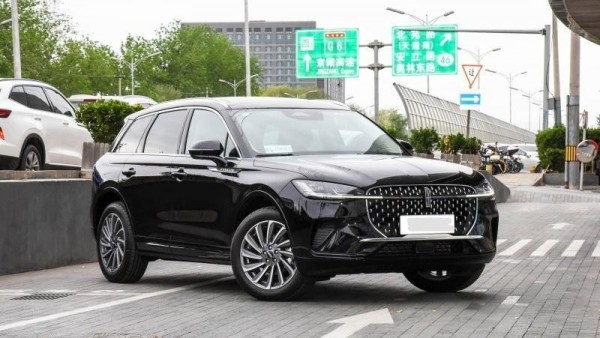 全新林肯冒险家PK凯迪拉克XT4，谁能冲破美式豪华SUV边界？