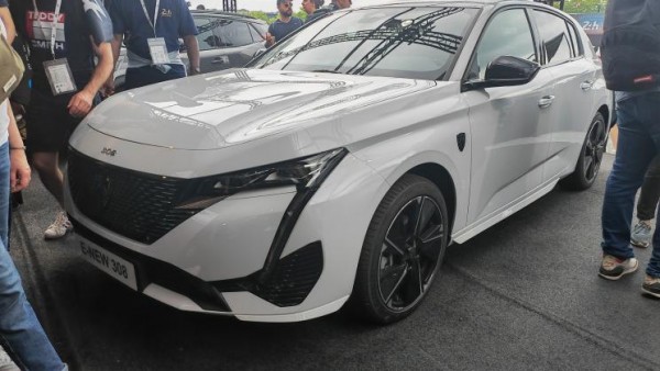 续航400km 全新标致E-308实车首发