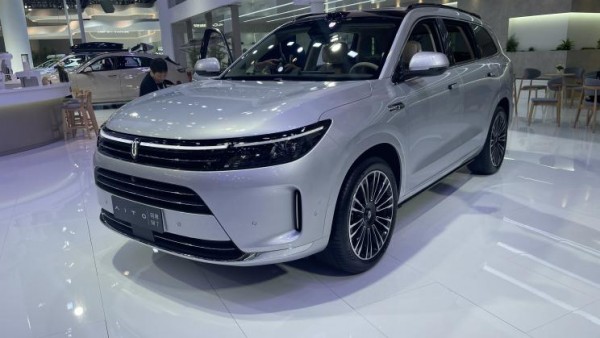 2023成都车展：新款问界M7实车亮相