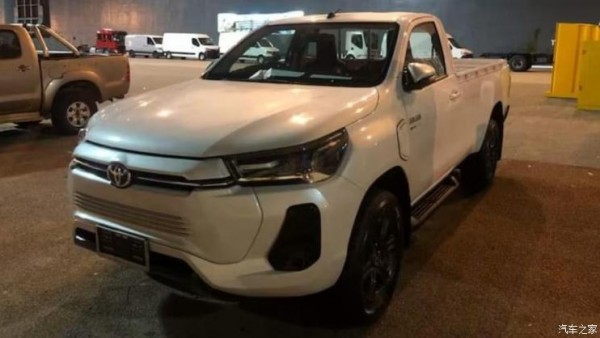 丰田Hilux纯电动版原型车实车正式曝光