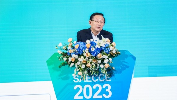 万钢：坚持学术引领构筑汽车科技新高地