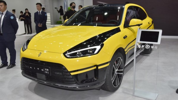 2023广州车展：问界M5都市幻彩套装