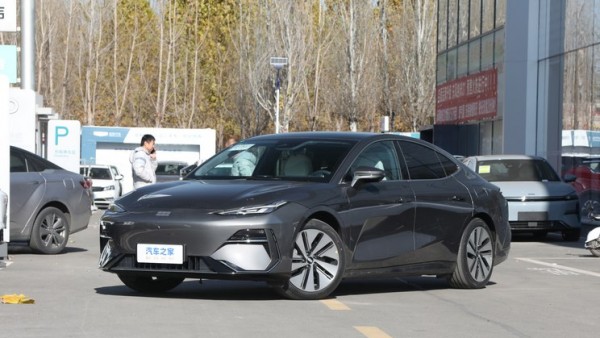 展车到店 吉利银河E8将于2024年1月上市