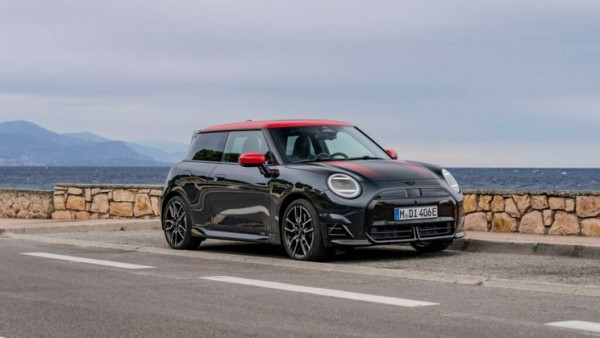 套件加身 MINI Cooper SE JCW Trim官图