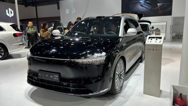 2024海口新能源车展：问界M9实车亮相