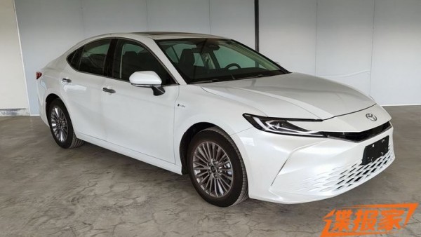 全新丰田凯美瑞2.5L双擎版申报图曝光！