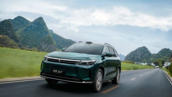 问界新M7：为何能够成为“国民SUV”？车主口碑大揭秘
