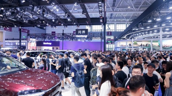 重新定义“新豪华”标准 问界M9 2025款成粤港澳大湾区车展人气担当