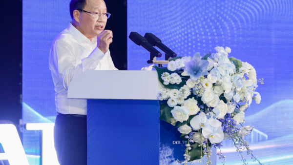 强强联合共绘世界级新能源汽车高端产业链 宁德时代电池在问界超级工厂投产