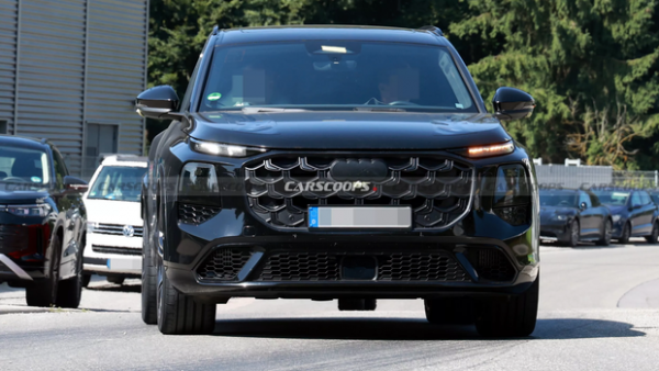 全新奥迪Q7长这样！高性能版SQ7低伪装谍照曝光 车身或加长
