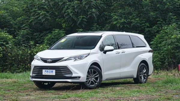 2026款丰田赛那SIENNA上市 起售价32.48万元起 智能化配置提升