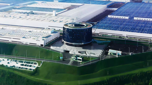 赛力斯超级工厂媒体开放日圆满举办，多家媒体近距离感受中国智造硬实力