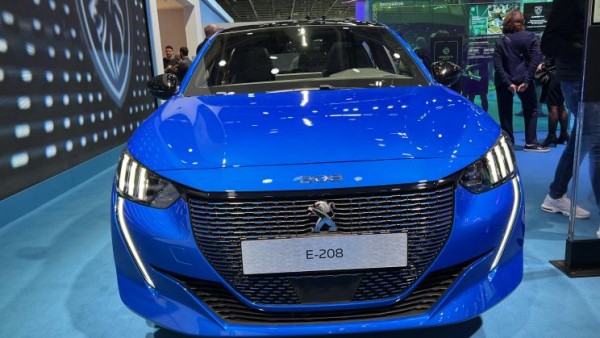 2022巴黎车展：新款标致e-208实车首发