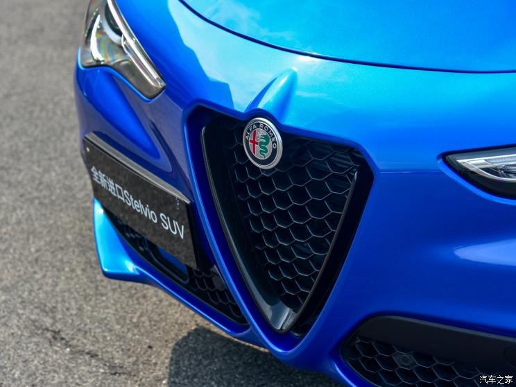 阿尔法・罗密欧 Stelvio 2022款 2.0T 280HP Veloce