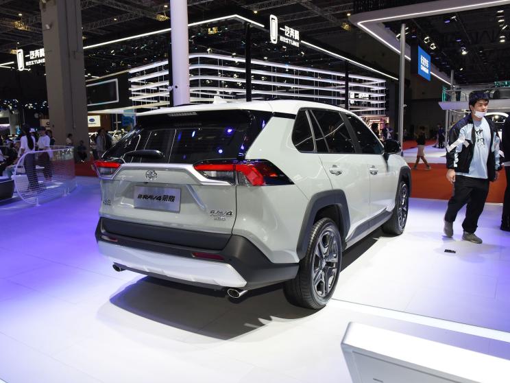 一汽丰田 RAV4荣放 2023款 2.0L CVT四驱尊贵版