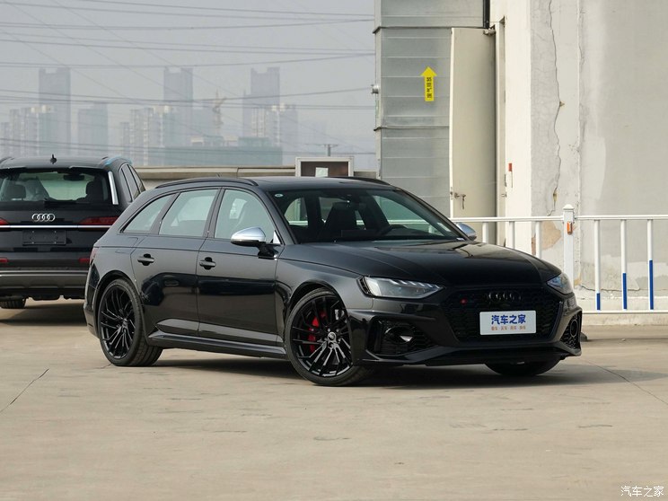 Audi Sport 奥迪RS 4 2023款 RS4 Avant 黑曜版